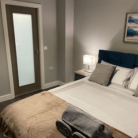 Dublin Airport Large 2 Bedroom Luxury Serviced Apartment Buitenkant foto