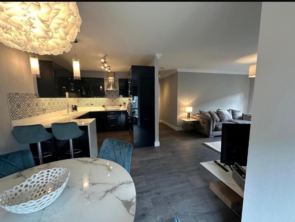 Dublin Airport Large 2 Bedroom Luxury Serviced Apartment Buitenkant foto