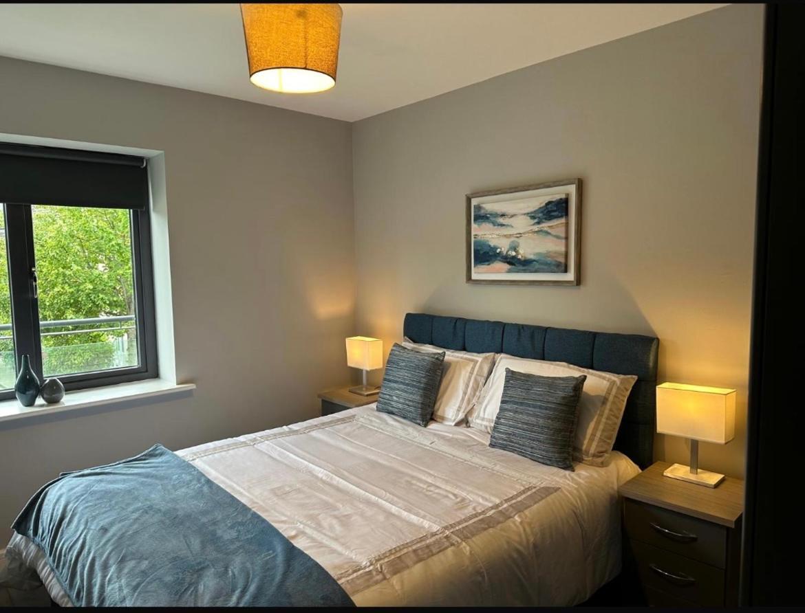 Dublin Airport Large 2 Bedroom Luxury Serviced Apartment Buitenkant foto